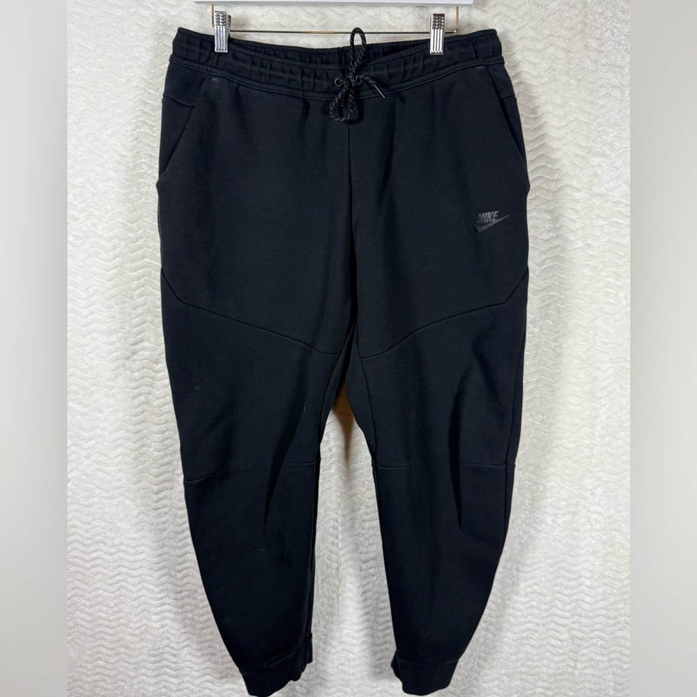 Nike Men's Dark Joggers. So nice all black even the logo!! Clean! 🤩